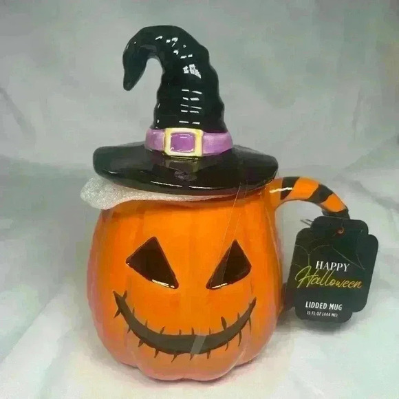 Halloween mug of a pumpkin with witches hat lid - Picture 1 of 3
